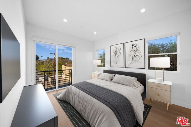 Photo - 13846 Moorpark St Unit 202
