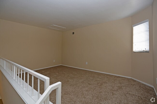1BD, 1BA (Loft) - 970 SF
