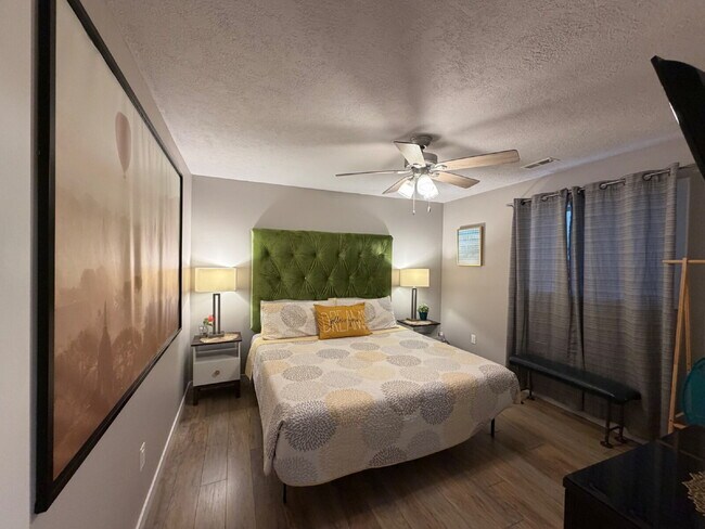 Fully Furnished 2BR condo NEAR Silver Dollar City