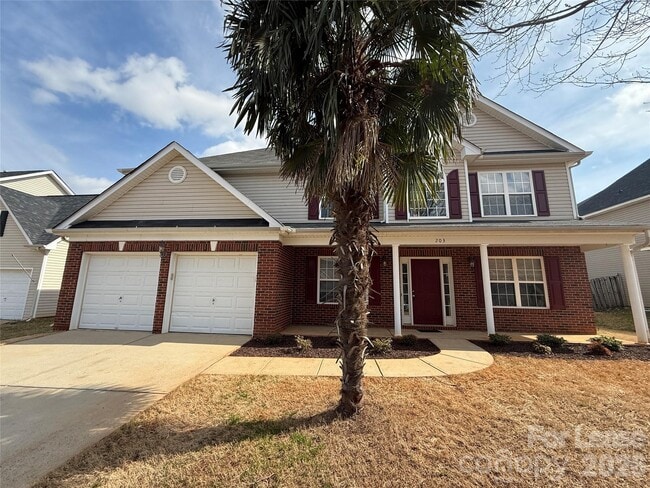 Photo - 203 Almora Loop