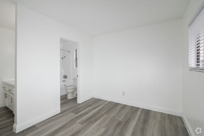 2BR, 1.5BA - 1,000SF - Second Bedroom