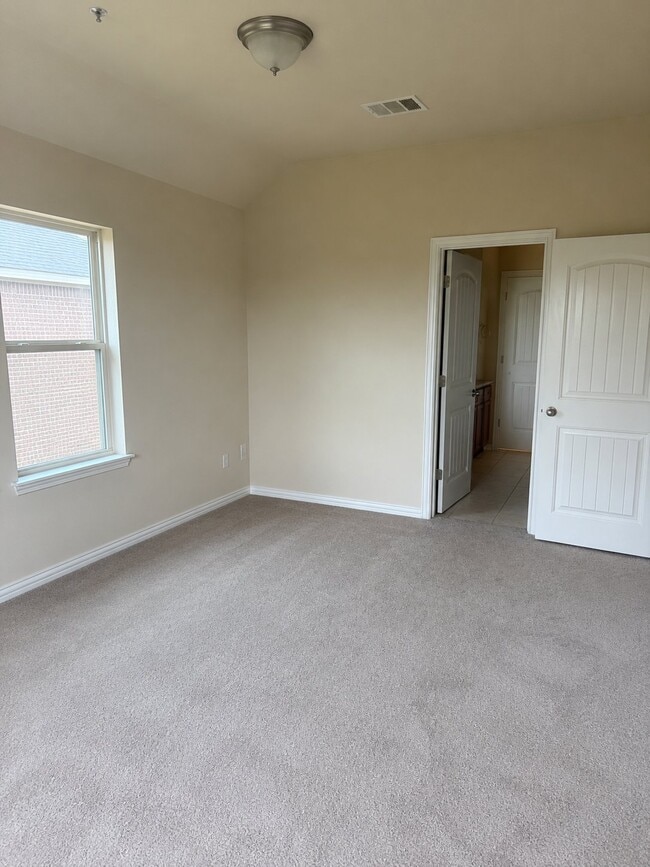 908 Hartman Dr