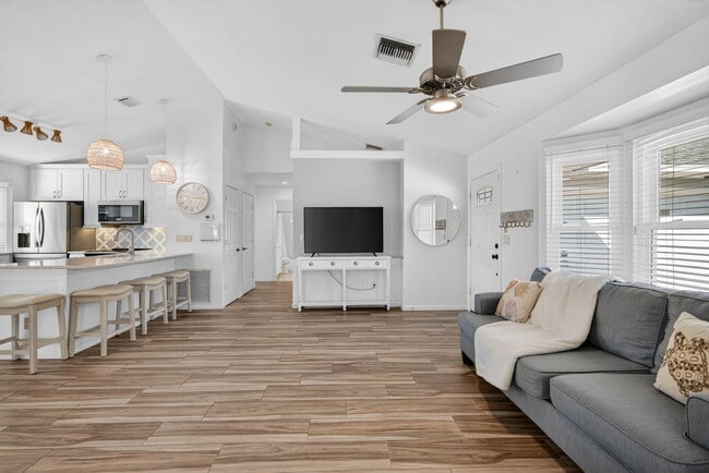 Photo - 341 11th Ave