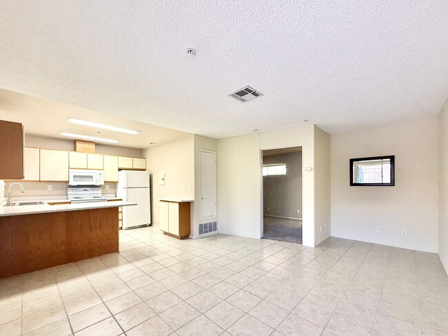 Photo - AVAILABLE NOW!! 1 Bedroom 1 Bathroom 55+ Apartment in Palm Desert! Unit 01