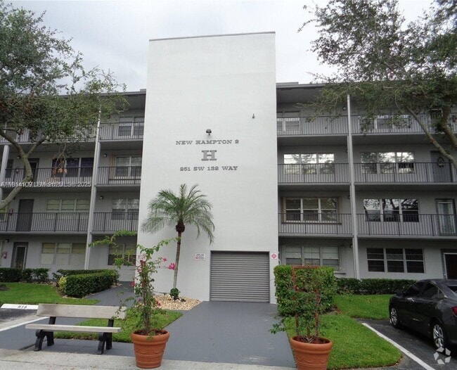 Building Photo - 251 SW 132nd Way Unit 404H Rental