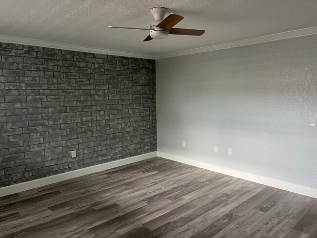 1859 Shore Dr S Unit 208