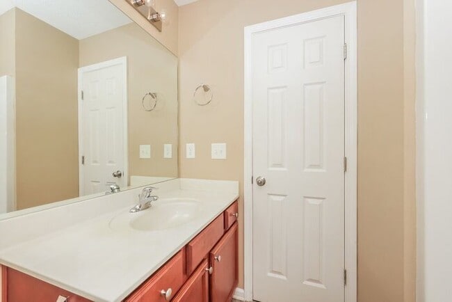 Photo - 305 Sarna Dr