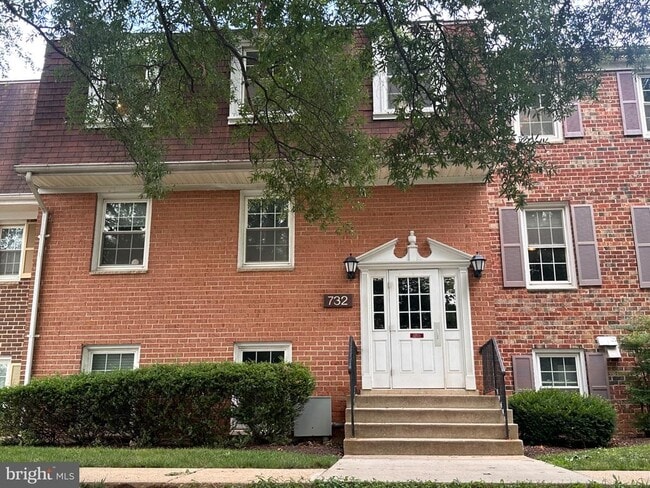 Building Photo - 732 Quince Orchard Blvd Unit 732-P1