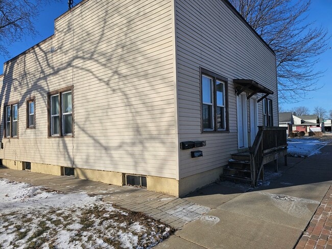 1821 W Grand Ave Unit 101