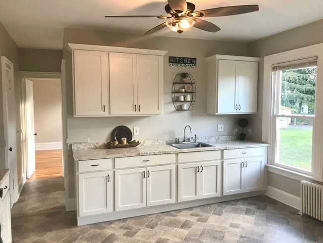 17 Davis Ave Unit 19B