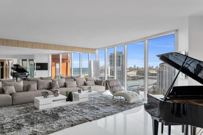 Building Photo - 300 S Pointe Dr Unit 3105