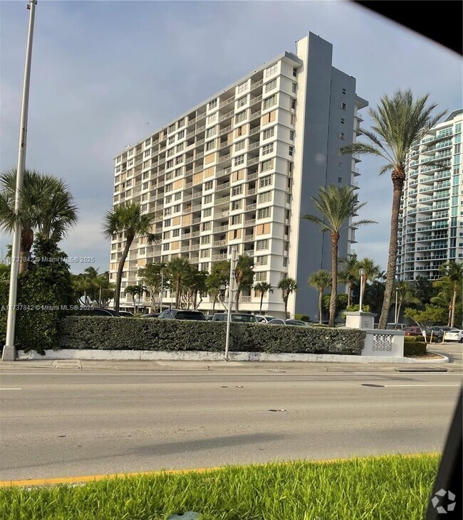 Building Photo - 1865 79th Street Causeway Unit 12G Rental