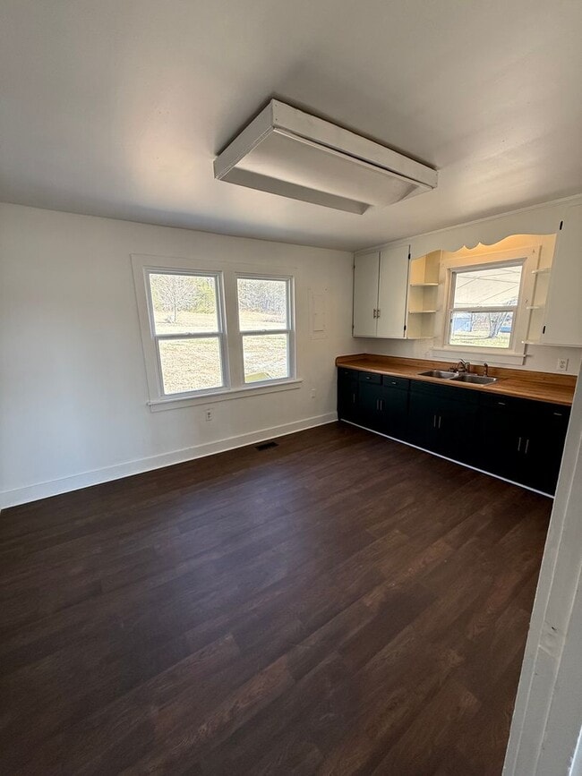 Photo - 3 Bed/2 Bath House with LARGE Front and Back Yard