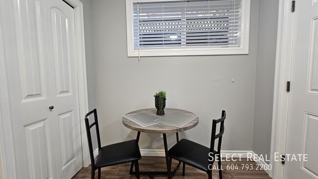 Photo - 5741 Shawnigan Dr Unit B