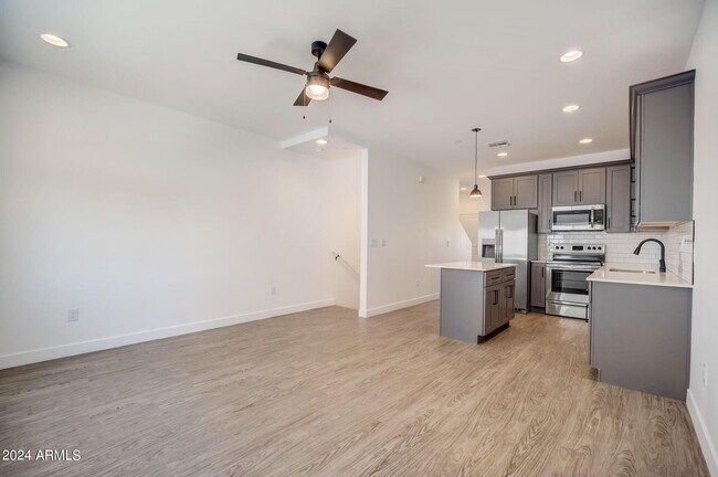 Photo - 3725 E Earll Dr