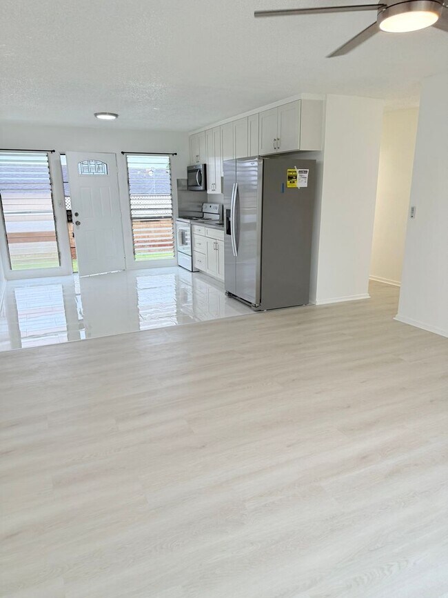 Building Photo - 1219-1219 Kuokoa St Unit 1217