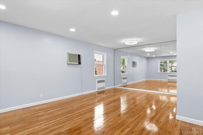 Photo - 268-04 83rd Ave Unidad First Floor