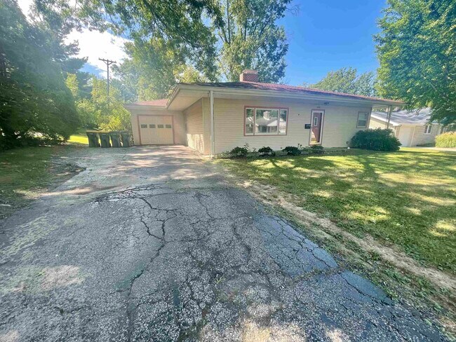 Photo - 1822 E 2nd St