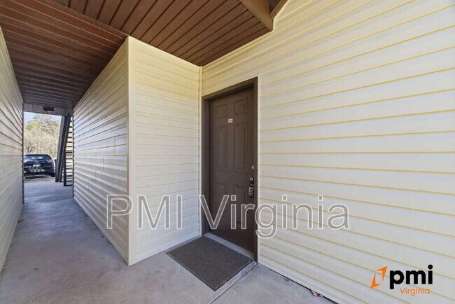 Photo - 326 Wells Ct