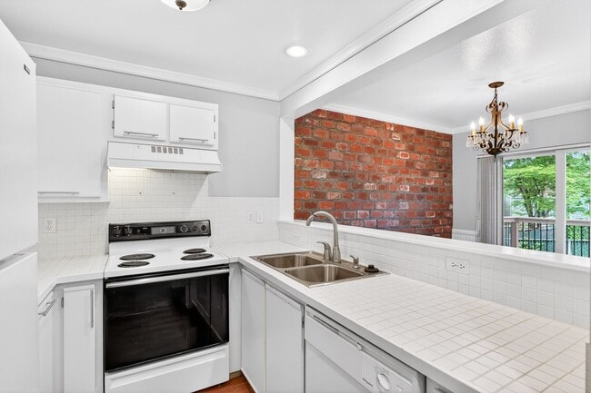 Photo - Great Location! 2 bedroom, 2.5 Bathroom Townhouse in Orchard Hills!!