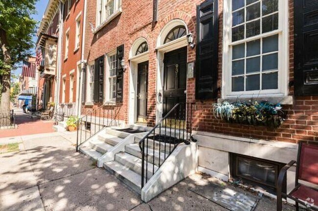 Building Photo - Spacious 1 BR w/ Private Entrance & Renova... Unit #B Rental