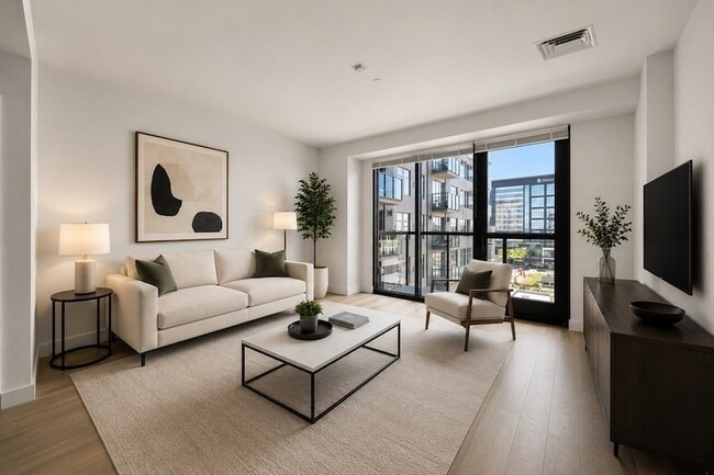 Building Photo - 375 Canal St Unit 716