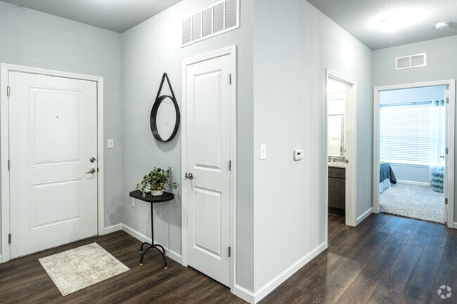 2BR, 2BA - Entry