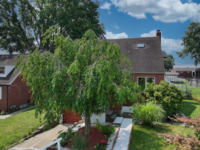 Photo - 445 Jenne Dr