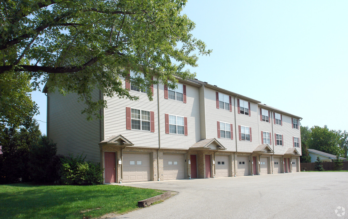 Hickory Apartments - Hickory Apartments