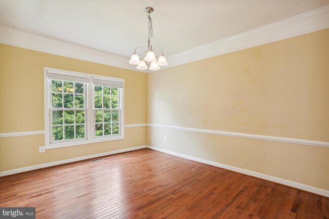 Photo - 10801 Maplecrest Ln