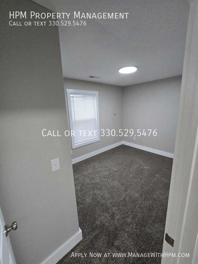 Photo - 2497 Zircon St NE