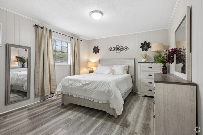1BR, 1BA - 600SF - Bedroom
