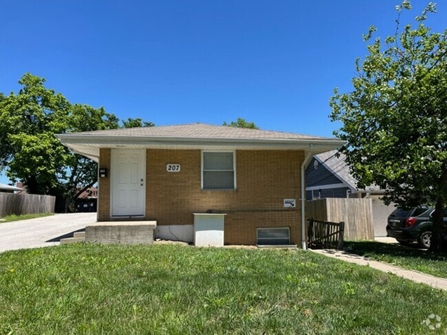 Building Photo - 207 Highview Ave Unit 102 Rental