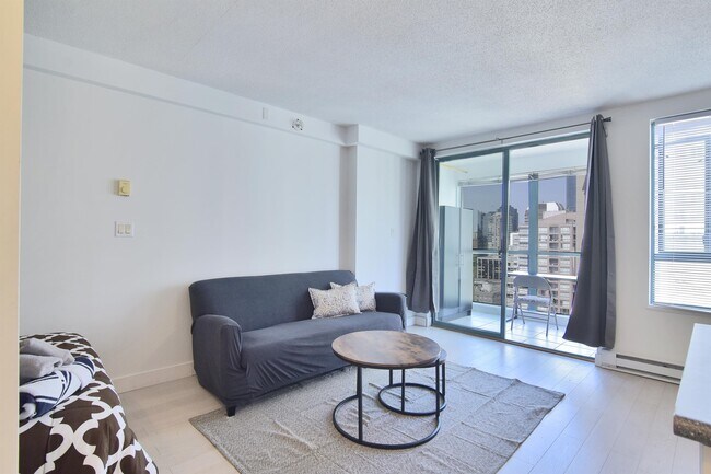 Photo - 939 Homer St