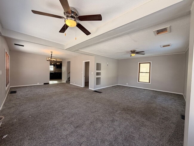 Photo - 5 Bedroom house in Webster City with Huge Garage! $1395