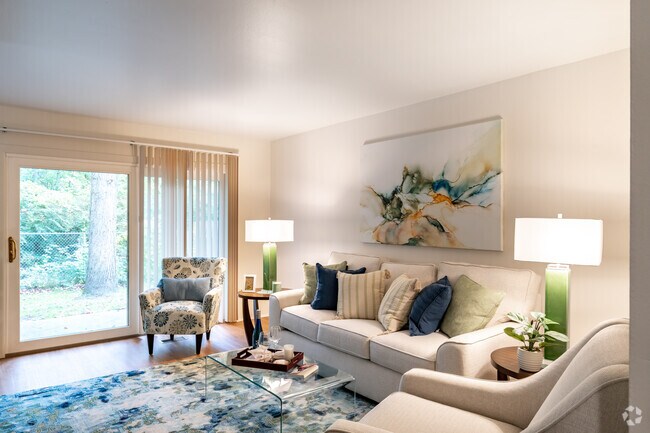 2BR, 1BA - 850SF