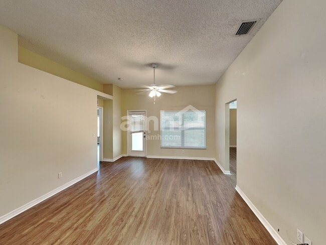 Photo - 875 Sedgewood Cir
