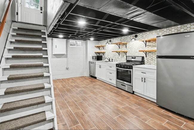 Building Photo - Rent: $1150; 1 bed