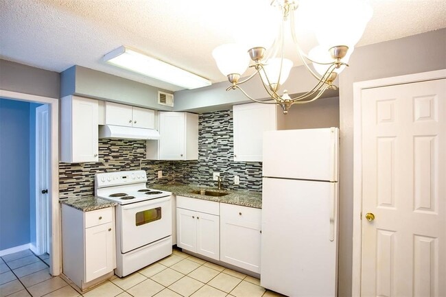 Photo - 2215 Mission Hill Dr