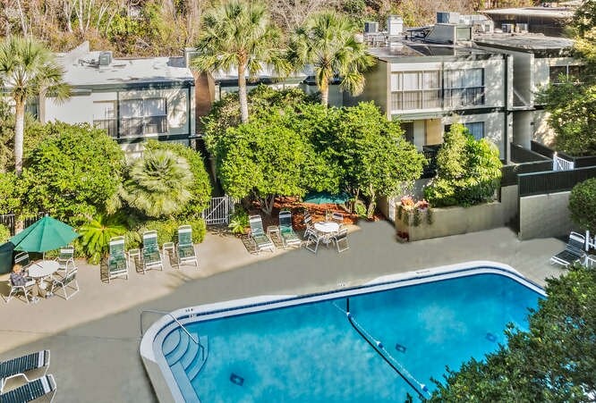 Pool - Villa Ravine Apartments