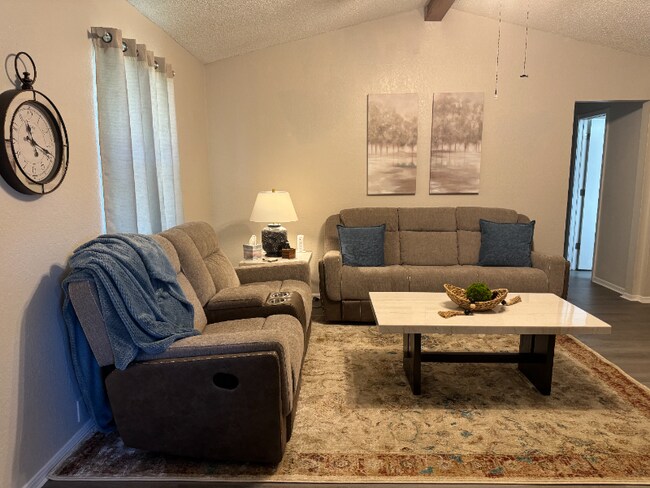 Photo - 305 W Chantilly Way