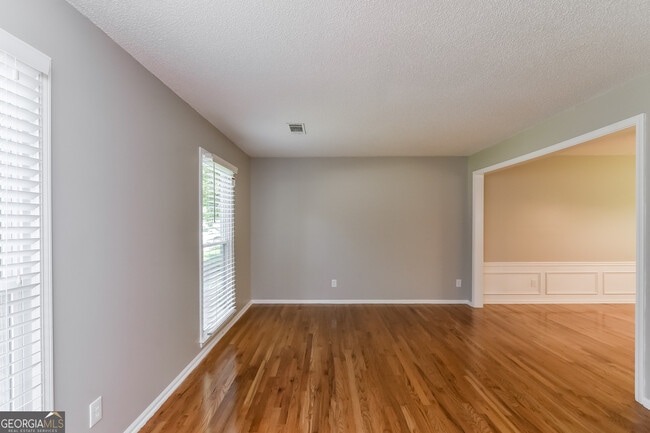Photo - 353 Cimarron Way