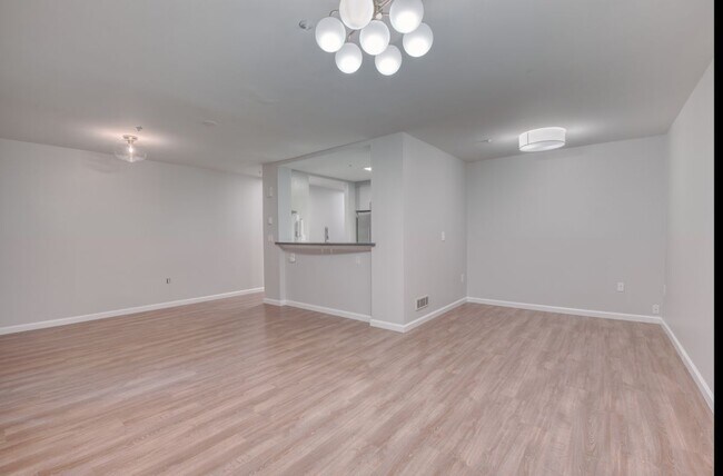 Photo - 650 Chestnut St