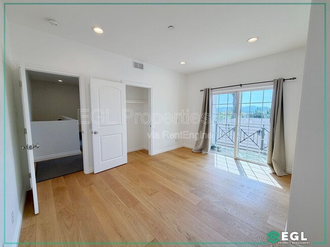 Photo - 1521 S Hayworth Ave Unit 102