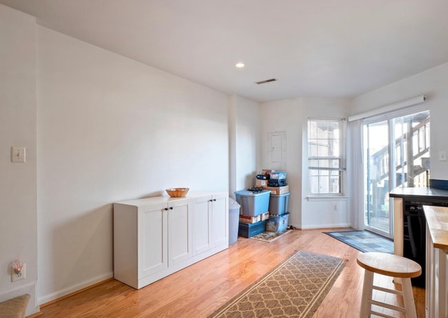 Building Photo - 43036 Demerrit St