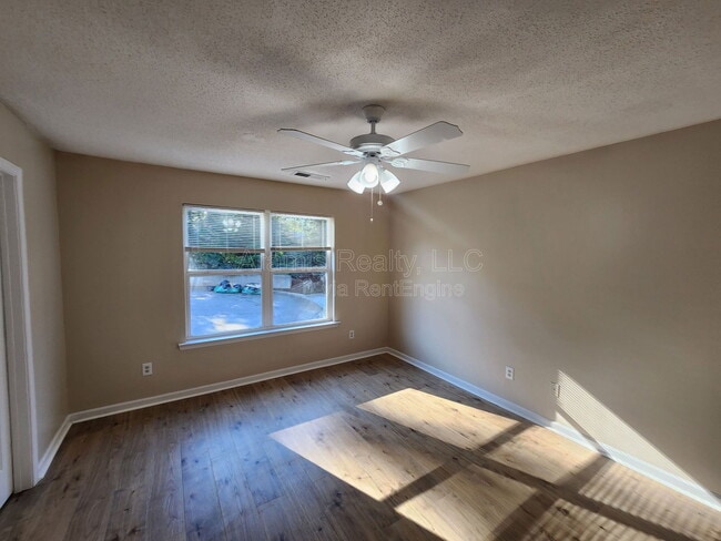 Photo - 2284 Coach Way