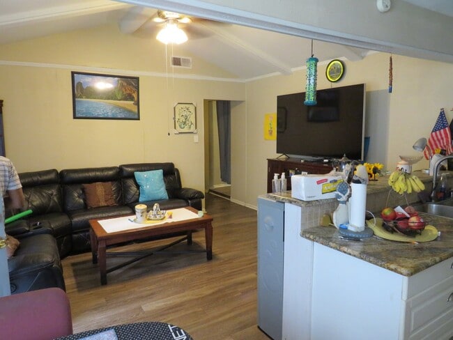 Photo - 4815 Sorrento