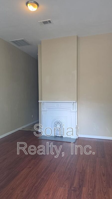 Photo - 705 Felicity St