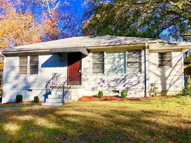 Building Photo - 3 Bed 1 Bath in East Point!!