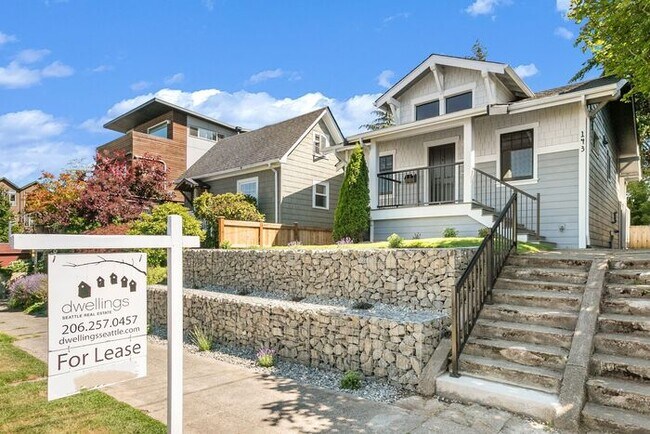 Unique Phinney Ridge Craftsman Jewel! - Unique Phinney Ridge Craftsman Jewel! House